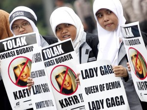 Moslem students rail against Lady Gaga's Indonesian visit